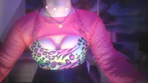 Snapshot of wannafeelitall chatting on December 22, 5:12 am Emilia inst online show from December 22, 5:12 am