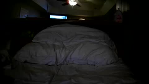 Snapshot of wantingu2john chatting on October 24, 5:37 am wantingu2john online show from October 24, 5:37 am