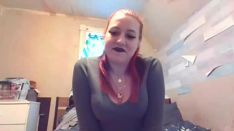 Snapshot of warwhore24 chatting on December 27, 5:16 pm warwhore24 online show from December 27, 5:16 pm