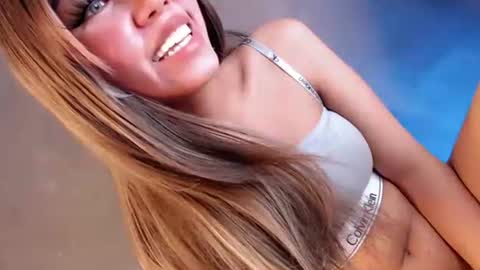 Isla Fox online show from September 19, 5:53 am