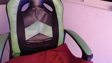 Snapshot of we_n_you chatting on October 28, 5:04 pm Trixie 3 online show from October 28, 5:04 pm