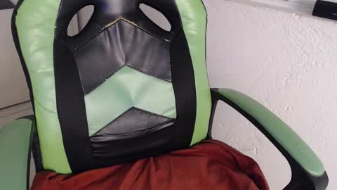 Snapshot of we_n_you chatting on November 6, 3:02 pm Trixie 3 online show from November 6, 3:02 pm