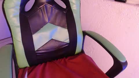 Snapshot of we_n_you chatting on November 10, 1:21 pm Trixie 3 online show from November 10, 1:21 pm