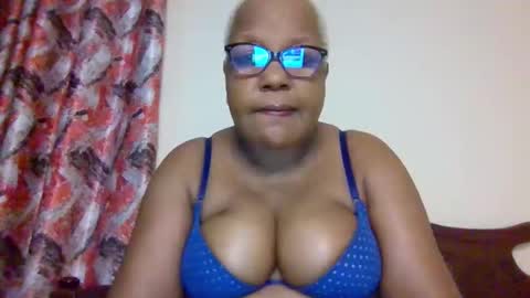 weaverbird25 online show from March 2, 8:59 pm