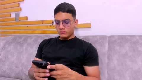 Jhonny Dick  his neighbors. online show from October 3, 7:22 pm