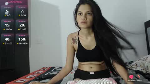 Snapshot of webcams_777 chatting on October 11, 6:45 am luisa y paul online show from October 11, 6:45 am
