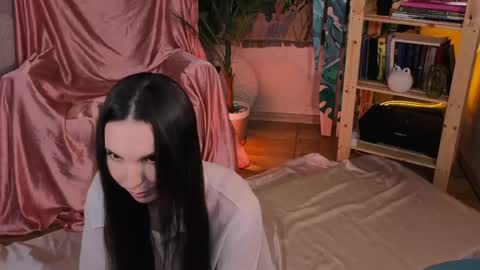 wednesday_evans online show from April 21, 5:14 am