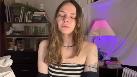 Snapshot of weed_cookie chatting on December 19, 5:51 am Weed Cookie online show from December 19, 5:51 am