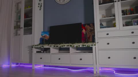 Snapshot of weed_princesss chatting on December 2, 1:13 pm  moon  online show from December 2, 1:13 pm