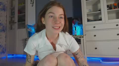 Snapshot of weed_princesss chatting on December 26, 3:42 pm  moon  online show from December 26, 3:42 pm