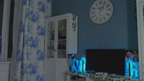 Snapshot of weed_princesss chatting on December 29, 4:51 pm  moon  online show from December 29, 4:51 pm