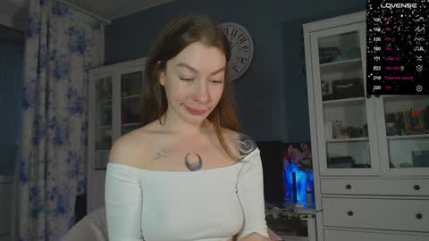 Snapshot of weed_princesss chatting on January 16, 1:25 pm  moon  online show from January 16, 1:25 pm