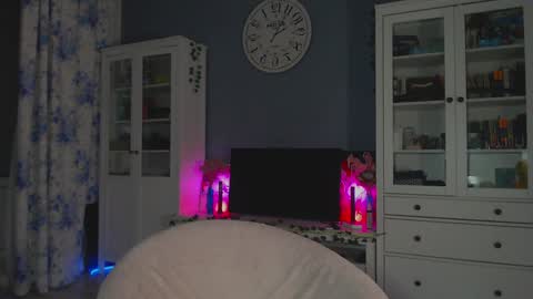 Snapshot of weed_princesss chatting on January 16, 4:39 pm  moon  online show from January 16, 4:39 pm