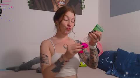 Snapshot of weed_princesss chatting on September 14, 12:59 pm  moon  online show from September 14, 12:59 pm