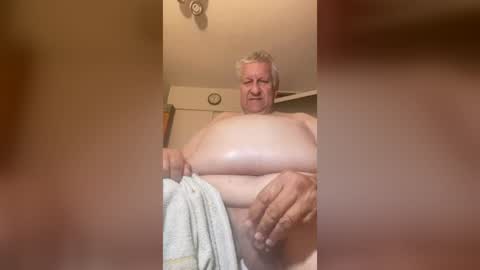 weightroom1958 online show from August 8, 4:36 am