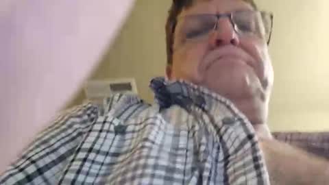 Snapshot of welderod chatting on October 19, 8:20 pm welderod online show from October 19, 8:20 pm