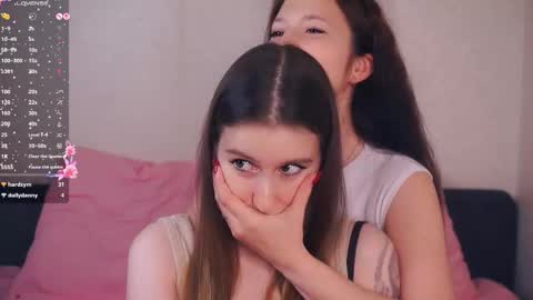 Snapshot of wendiesetters chatting on November 5, 7:25 pm Nora online show from November 5, 7:25 pm