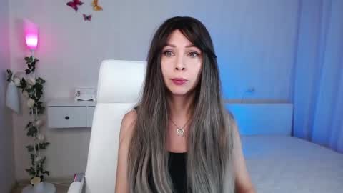 Snapshot of wendifoster chatting on December 19, 6:45 pm Wendi Foster online show from December 19, 6:45 pm