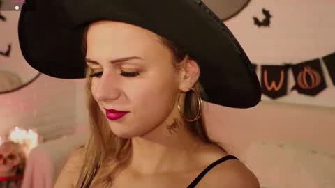 Snapshot of wendy__doll chatting on October 25, 9:42 pm Im Wendy online show from October 25, 9:42 pm