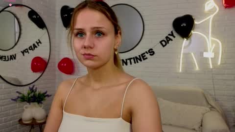 Snapshot of wendy__doll chatting on February 12, 9:21 pm Im Wendy online show from February 12, 9:21 pm