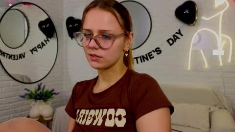 Snapshot of wendy__doll chatting on February 13, 9:22 pm Im Wendy online show from February 13, 9:22 pm