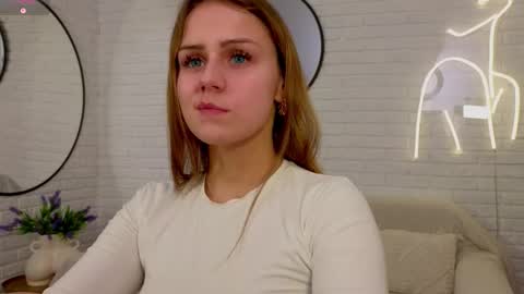 Snapshot of wendy__doll chatting on February 25, 9:02 pm Im Wendy online show from February 25, 9:02 pm