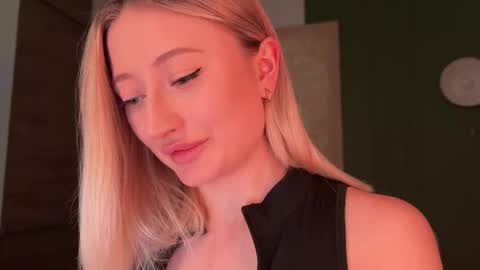 Daisy    online show from March 24, 7:19 pm