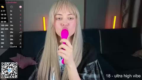 Snapshot of wendylovelylovew chatting on September 22, 4:31 pm Wendy online show from September 22, 4:31 pm