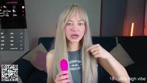 Snapshot of wendylovelylovew chatting on September 24, 2:42 pm Wendy online show from September 24, 2:42 pm