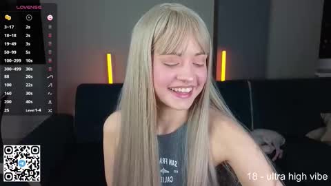 Snapshot of wendylovelylovew chatting on October 4, 2:26 pm Wendy online show from October 4, 2:26 pm