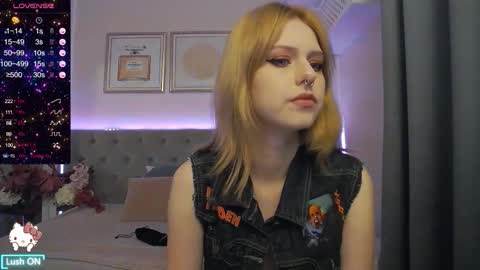 Snapshot of wendymay chatting on September 30, 7:02 am Wendy online show from September 30, 7:02 am