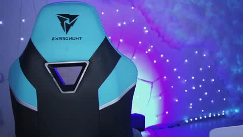 Snapshot of wesleegray chatting on December 20, 2:08 am little girl who is always rightLisa online show from December 20, 2:08 am