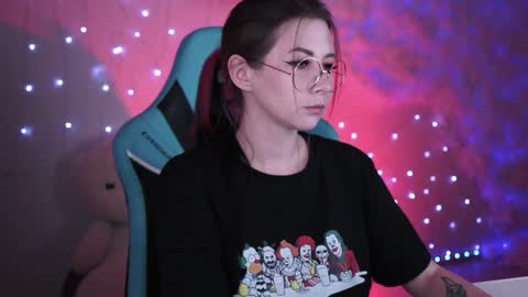 Snapshot of wesleegray chatting on December 21, 5:58 am little girl who is always rightLisa online show from December 21, 5:58 am