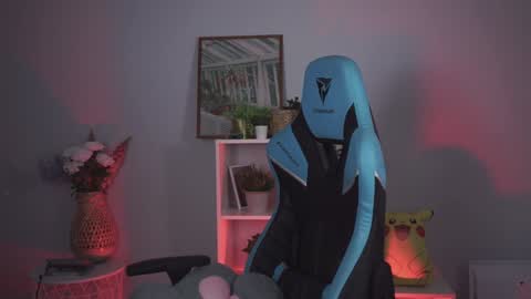 Snapshot of wesleegray chatting on December 27, 5:42 am little girl who is always rightLisa online show from December 27, 5:42 am