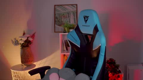 Snapshot of wesleegray chatting on December 30, 2:09 am little girl who is always rightLisa online show from December 30, 2:09 am