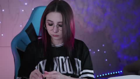 Snapshot of wesleegray chatting on January 21, 2:22 am little girl who is always rightLisa online show from January 21, 2:22 am