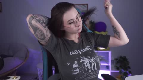 Snapshot of wesleegray chatting on February 4, 2:17 am little girl who is always rightLisa online show from February 4, 2:17 am