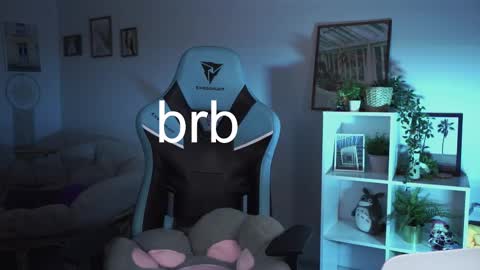 Snapshot of wesleegray chatting on February 14, 5:30 am little girl who is always rightLisa online show from February 14, 5:30 am