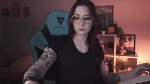 Snapshot of wesleegray chatting on February 17, 2:20 am little girl who is always rightLisa online show from February 17, 2:20 am