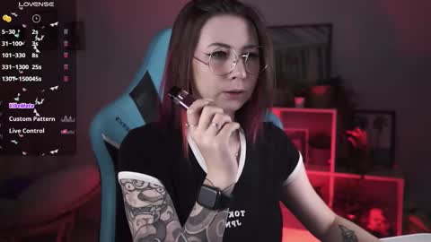 Snapshot of wesleegray chatting on February 19, 2:23 am little girl who is always rightLisa online show from February 19, 2:23 am