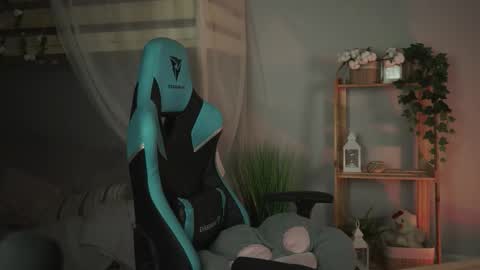 Snapshot of wesleegray chatting on September 18, 2:02 am little girl who is always rightLisa online show from September 18, 2:02 am