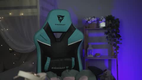 Snapshot of wesleegray chatting on September 24, 2:04 am little girl who is always rightLisa online show from September 24, 2:04 am