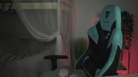 Snapshot of wesleegray chatting on October 19, 1:50 am little girl who is always rightLisa online show from October 19, 1:50 am