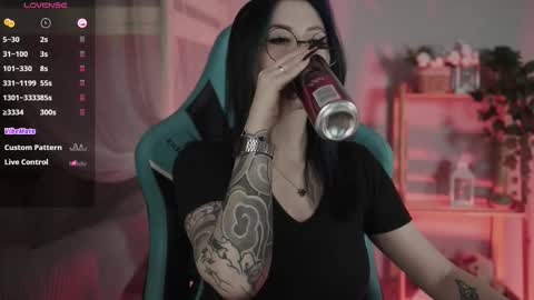 Snapshot of wesleegray chatting on October 25, 1:24 am little girl who is always rightLisa online show from October 25, 1:24 am