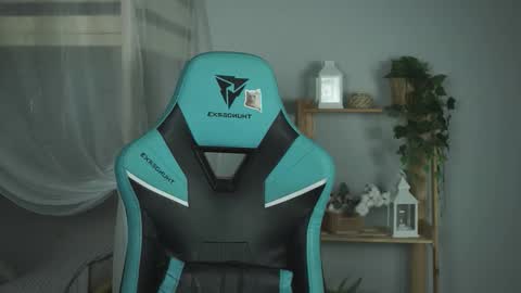 Snapshot of wesleegray chatting on November 18, 1:11 am little girl who is always rightLisa online show from November 18, 1:11 am