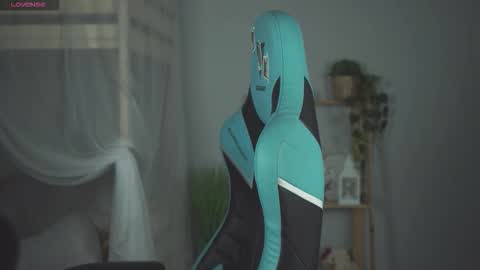 Snapshot of wesleegray chatting on November 24, 12:54 am little girl who is always rightLisa online show from November 24, 12:54 am