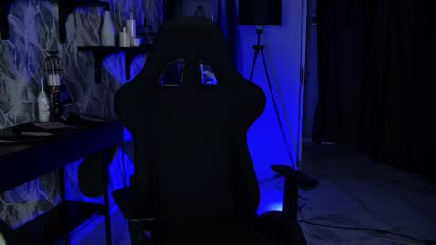 Snapshot of wesleegray chatting on December 1, 1:10 am little girl who is always rightLisa online show from December 1, 1:10 am