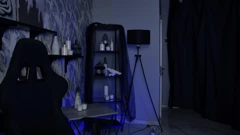 Snapshot of wesleegray chatting on December 3, 1:13 am little girl who is always rightLisa online show from December 3, 1:13 am