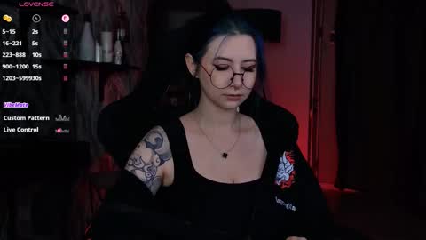 Snapshot of wesleegray chatting on December 16, 2:05 am little girl who is always rightLisa online show from December 16, 2:05 am