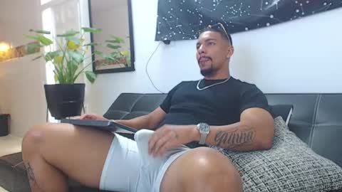 Wesley Rogger online show from January 12, 8:14 pm